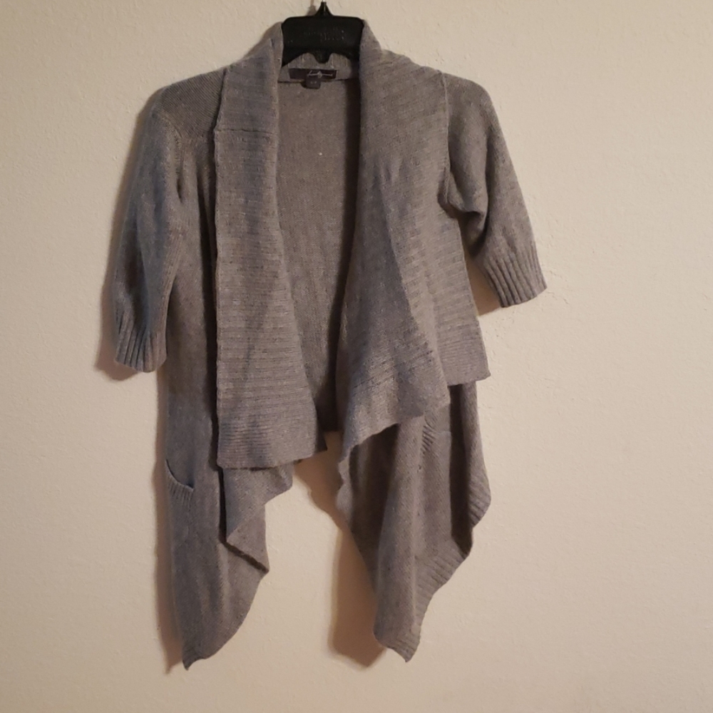 Cardigan quarter sleeves.